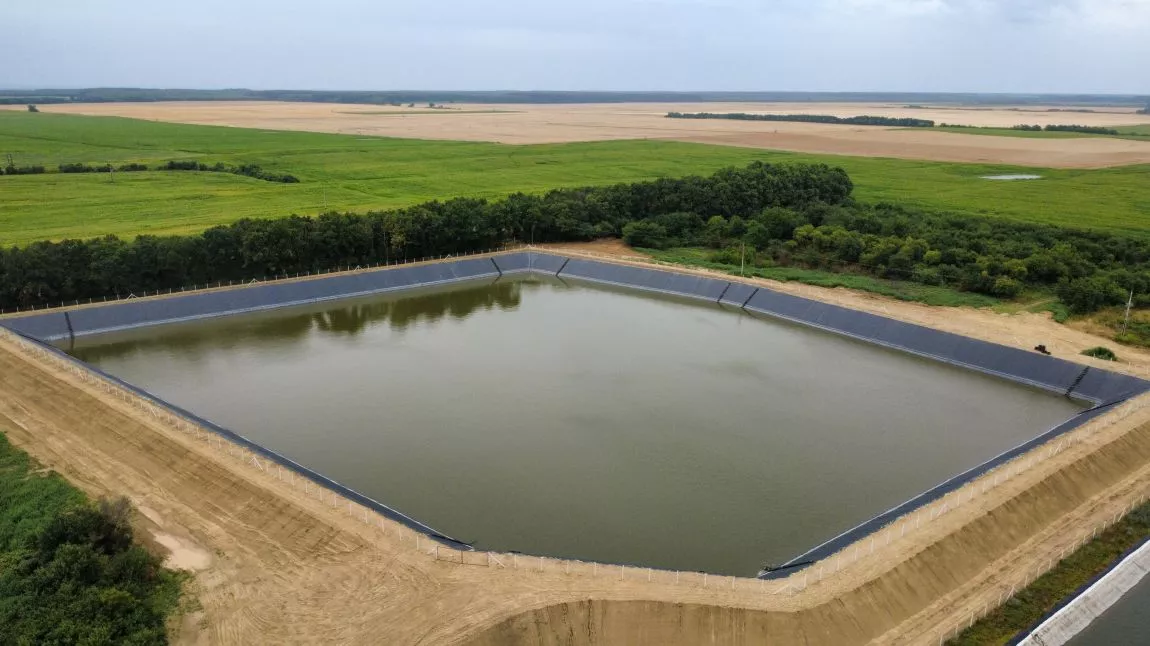 Háromfa öntözővíz tározó 2 mm vtg. HDPE fólialemezzel