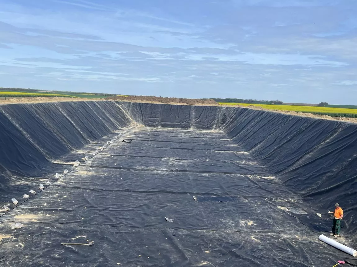 Sertés telep híg-trágya tároló