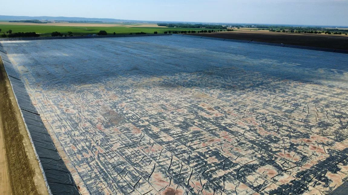 273,400 m2 öntözővíz tározó 1,5 mm vtg HDPE fólialemezzel, Ormánypuszta